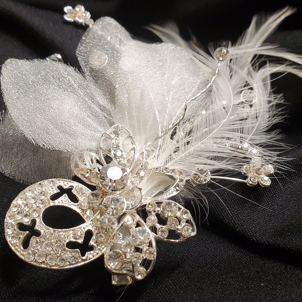 Lovely White Bridal Hairpiece Barrette Rhinestones Butterfly